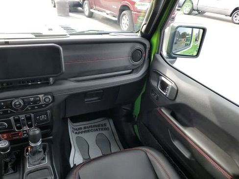 Used 2025 Jeep Wrangler Unlimited Rubicon AWD/4WD image 16