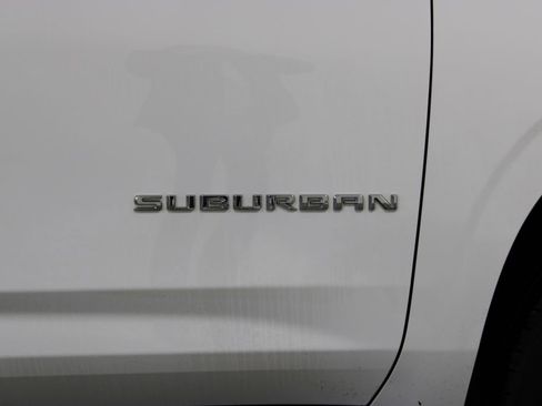 Used 2023 Chevrolet Suburban Premier image 12