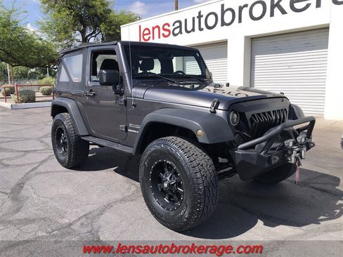 Used 2018 Jeep Wrangler Sport AWD/4WD image 4