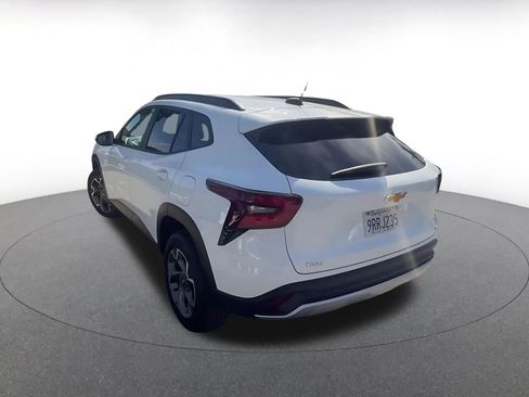 Used 2025 Chevrolet Trax LT image 10