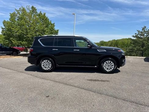 Certified 2024 Nissan Armada SV image 3