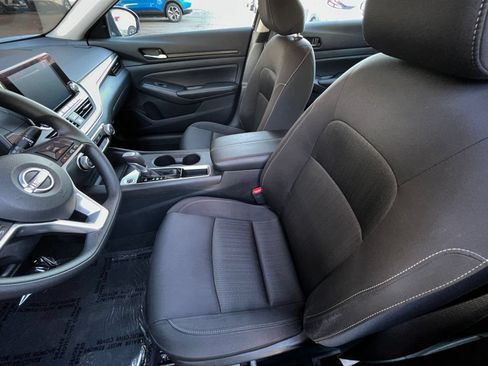 Used 2025 Nissan Altima 2.5 SV FWD image 28