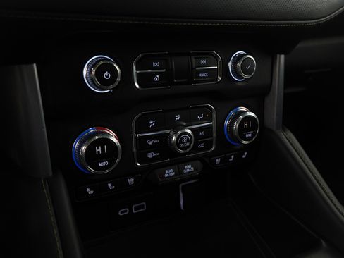 Used 2023 GMC Yukon SLT image 22