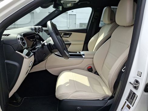 Used 2025 Mercedes-Benz GLC 300 4MATIC image 16