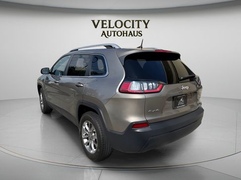 Used 2019 Jeep Cherokee Latitude Plus w/ Cold Weather Group AWD/4WD image 5