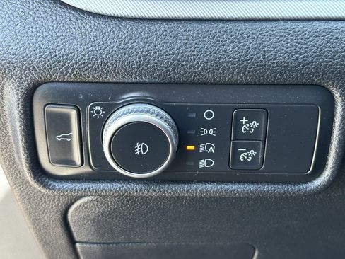 Used 2020 Ford Explorer XLT w/ Equipment Group 202A RWD image 21