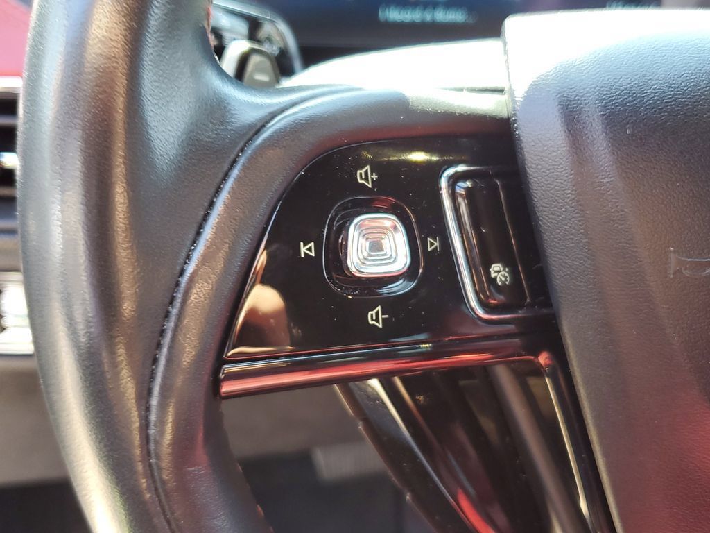 Used 2023 Lincoln Corsair Reserve AWD/4WD image 21