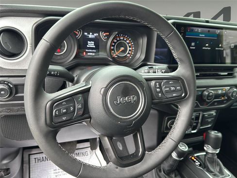 Used 2025 Jeep Wrangler Unlimited Sport AWD/4WD image 16