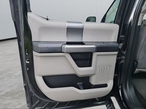 Used 2017 Ford F150 XLT w/ Equipment Group 302A Luxury AWD/4WD image 25