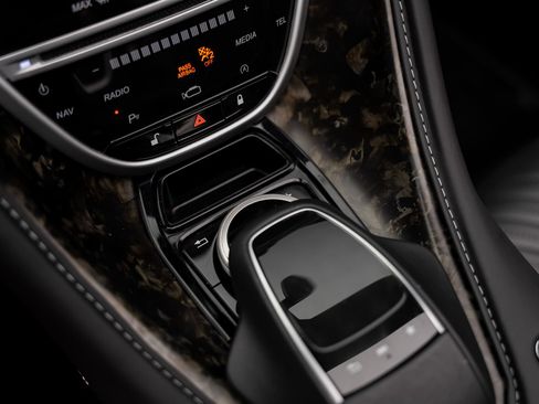 Used 2019 Aston Martin DB11 Volante RWD image 54