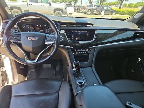 Used 2022 Cadillac XT6 Premium Luxury w/ Technology Package FWD image 19