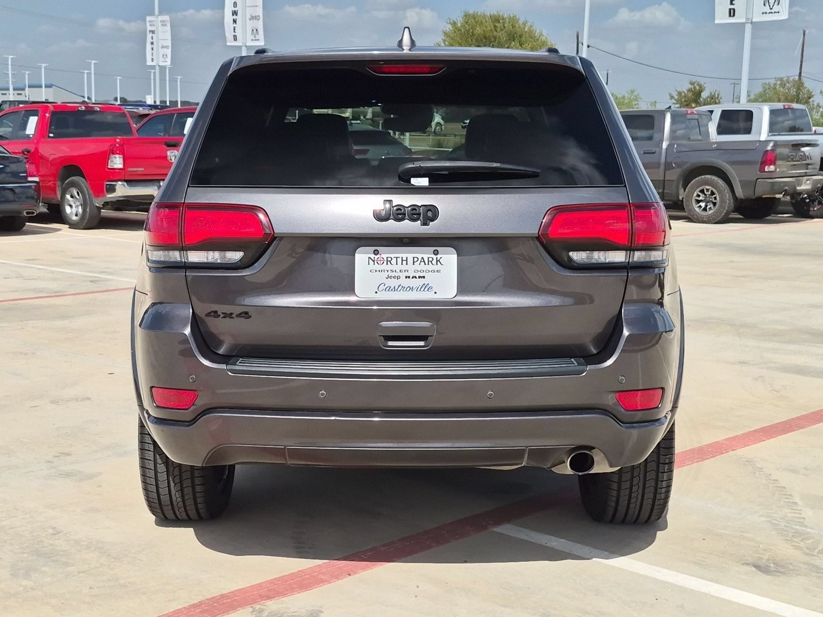 Used 2021 Jeep Grand Cherokee Laredo X AWD/4WD image 4