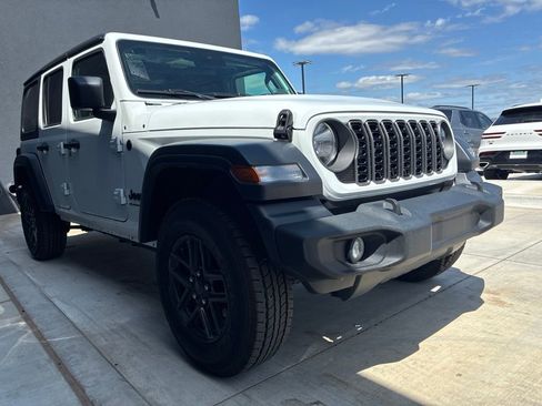 Used 2025 Jeep Wrangler Unlimited Sport AWD/4WD image 3