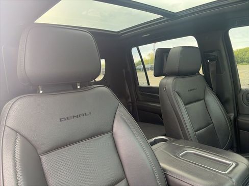 Used 2021 GMC Yukon XL Denali AWD/4WD image 16