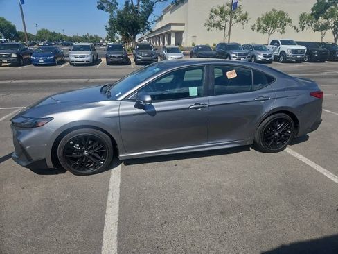 Used 2026 Toyota Camry SE FWD image 4