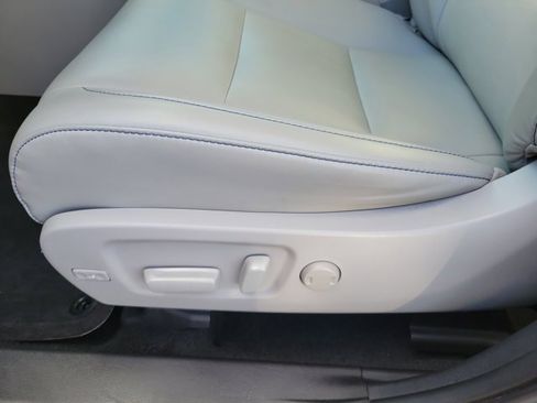 Used 2019 Toyota Highlander XLE image 22