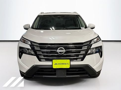 Used 2025 Nissan Rogue SV w/ SV Premium Package AWD/4WD image 2