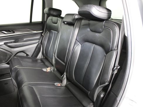 Used 2023 Jeep Grand Cherokee Limited AWD/4WD image 25