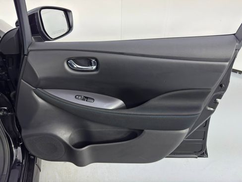 Used 2025 Nissan Leaf S image 37