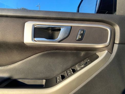 Used 2020 Ford Explorer XLT RWD image 11
