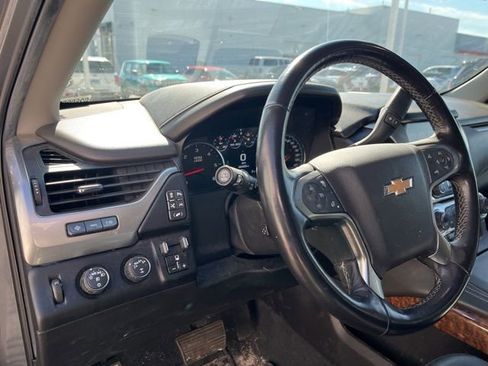 Used 2019 Chevrolet Suburban Premier image 18