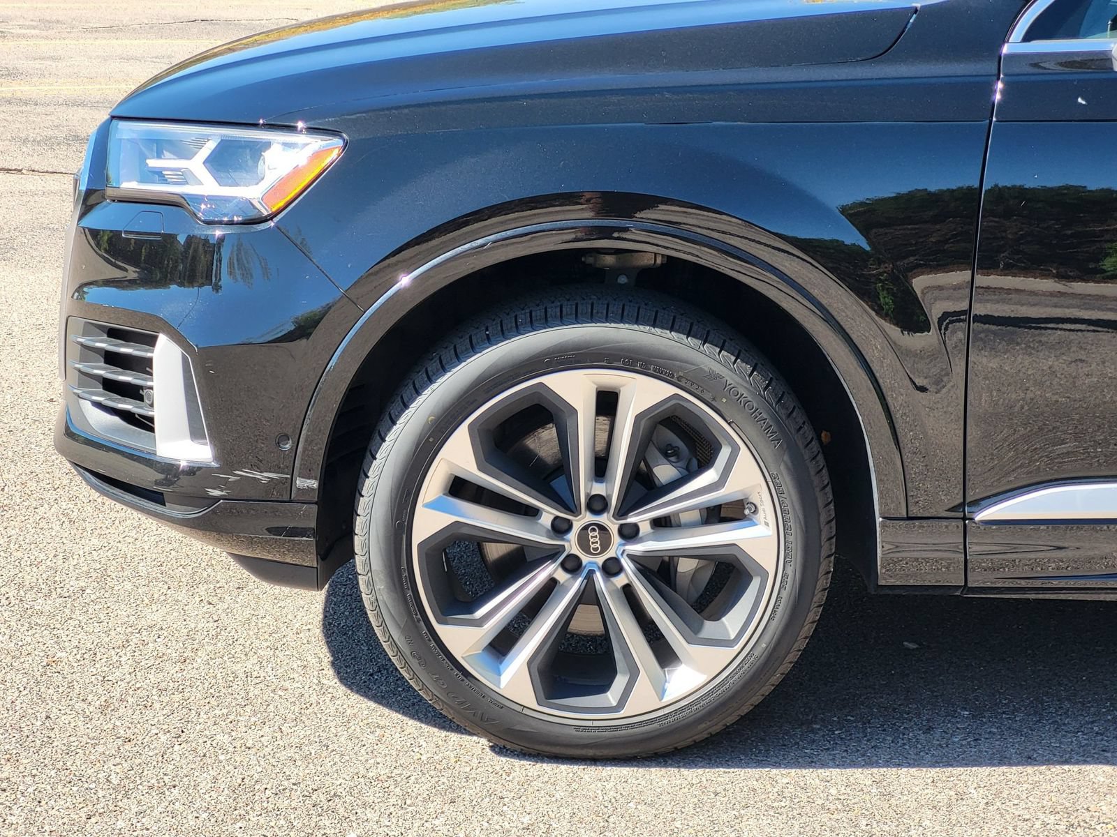 Used 2022 Audi Q7 3.0T Premium Plus w/ Premium Plus Package AWD/4WD image 8