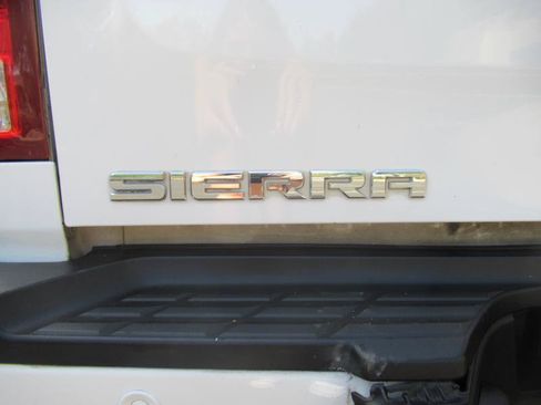 Used 2013 GMC Sierra 2500 Denali w/ Suspension Package, Off-Road AWD/4WD image 8