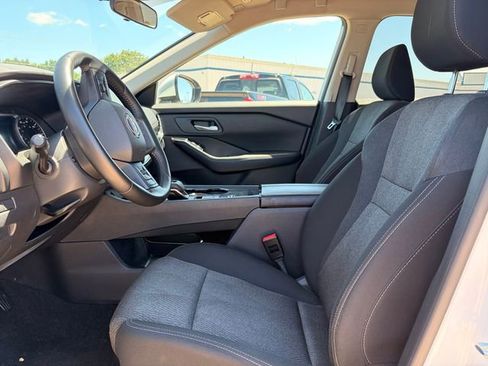 Used 2025 Nissan Rogue SV FWD image 11
