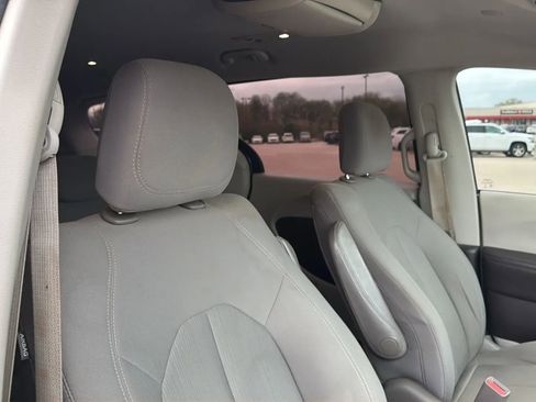 Used 2017 Chrysler Pacifica Touring image 88