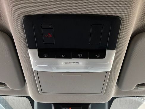 Used 2025 Nissan Rogue SV AWD/4WD image 16
