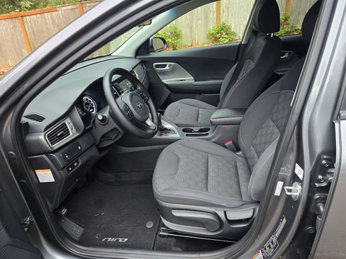 Used 2017 Kia Niro LX image 20