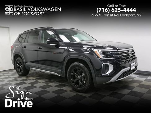 New 2026 Volkswagen Atlas Peak Edition image 1