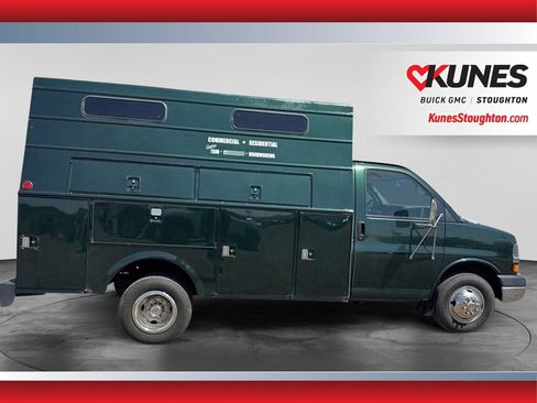 Used 2004 Chevrolet Express 3500 w/ Chrome Appearance Package RWD image 10