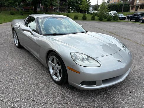 Used 2005 Chevrolet Corvette Coupe w/ Preferred Equipment Group RWD image 1