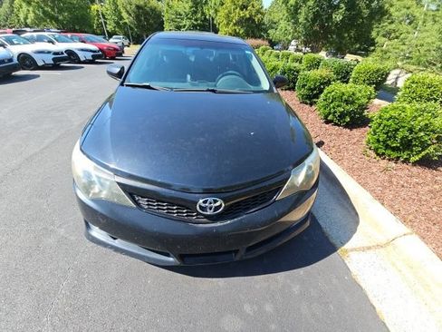 Used 2014 Toyota Camry SE FWD image 6