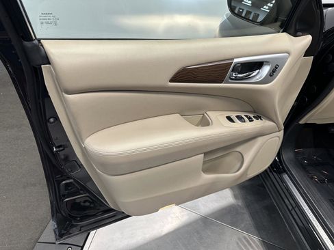 Used 2019 Nissan Pathfinder Platinum AWD/4WD image 10