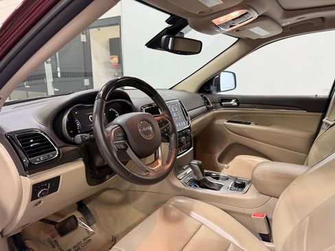 Used 2021 Jeep Grand Cherokee Overland AWD/4WD image 11