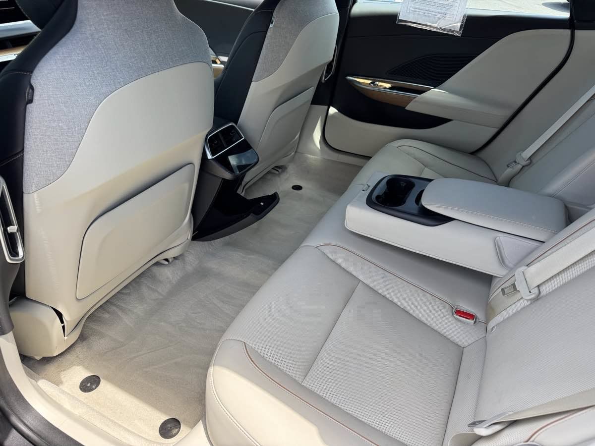 Used 2024 Lucid Air Pure RWD image 19