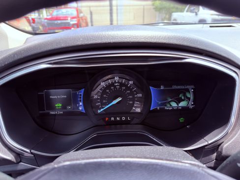 Used 2020 Ford Fusion SE FWD image 28