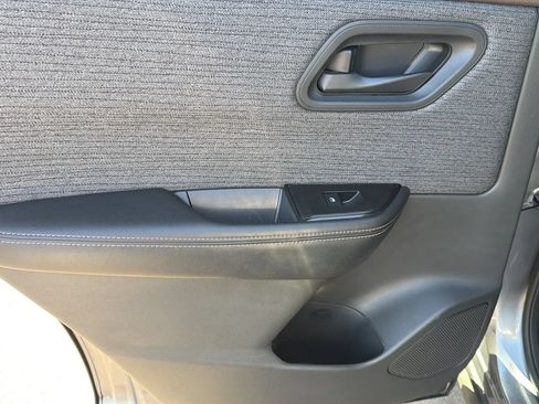 Used 2021 Nissan Rogue S FWD image 20