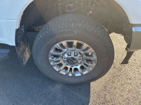 Used 2021 Ford F250 Lariat w/ Chrome Package image 9