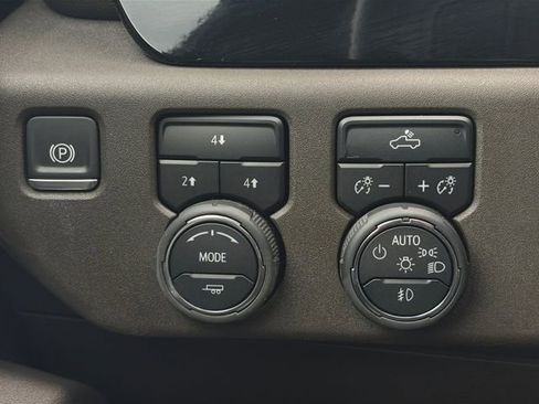 Certified 2025 Chevrolet Silverado 2500 LT w/ Leather Package image 6