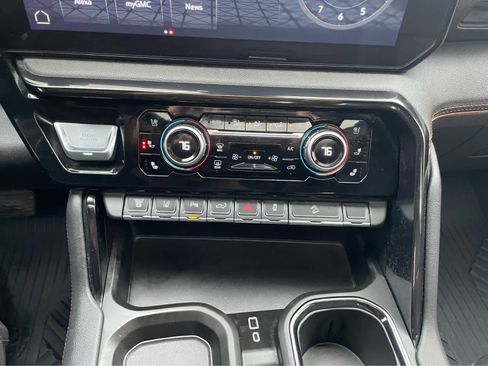 Used 2025 GMC Sierra 2500 AT4 w/ AT4 Premium Plus Package image 26