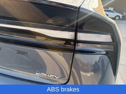 Used 2026 Toyota Prius Plug-In Hybrid image 6