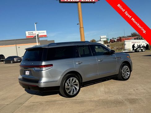 Used 2023 Lincoln Navigator Reserve image 5