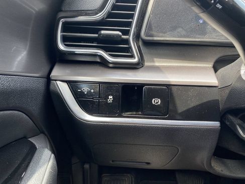 Used 2024 Kia Sportage EX FWD image 19