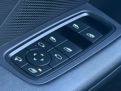 Used 2022 Porsche Taycan image 31