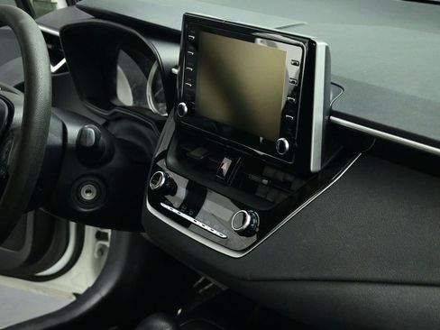 Used 2020 Toyota Corolla LE image 28