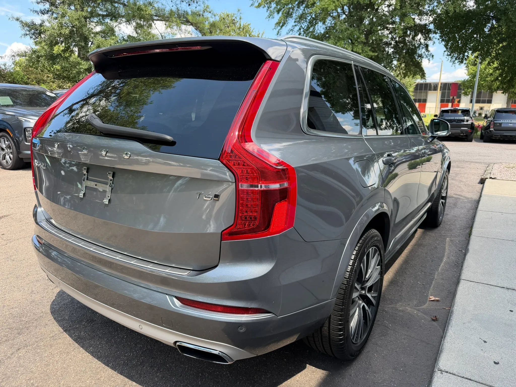 Used 2020 Volvo XC90 T6 Momentum w/ Protection Package Premier AWD/4WD image 5