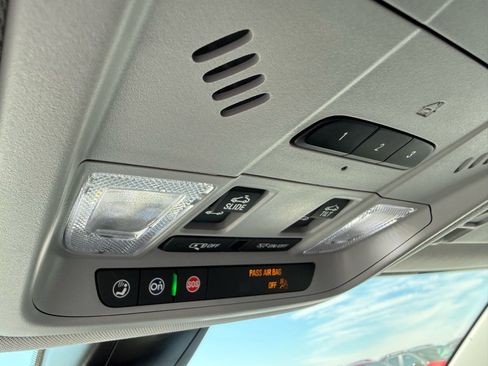 Used 2023 GMC Acadia SLT w/ Technology Package image 25